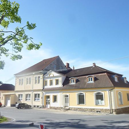 Guest House U Zlateho Jelena Žinkovy エクステリア 写真