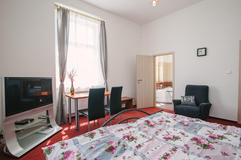 Guest House U Zlateho Jelena Žinkovy 部屋 写真
