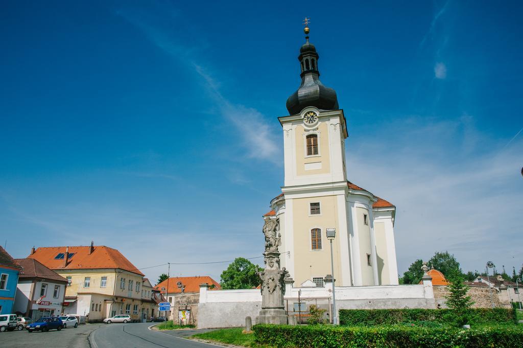 Guest House U Zlateho Jelena Žinkovy エクステリア 写真