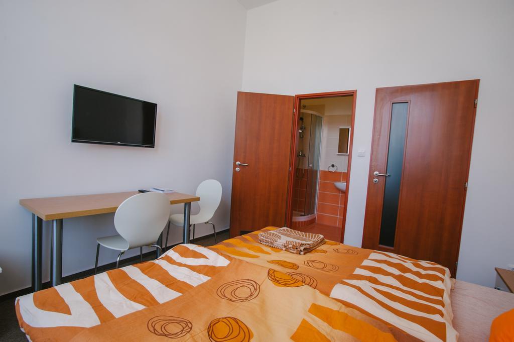 Guest House U Zlateho Jelena Žinkovy エクステリア 写真
